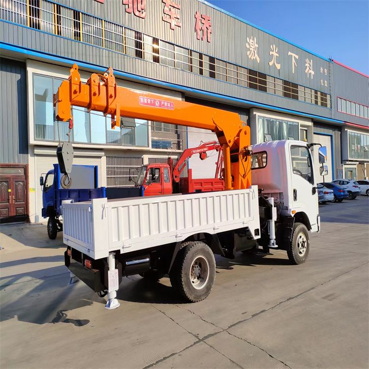 五原县三轮随车吊定制 农用改装机自备吊中瑞长期出售