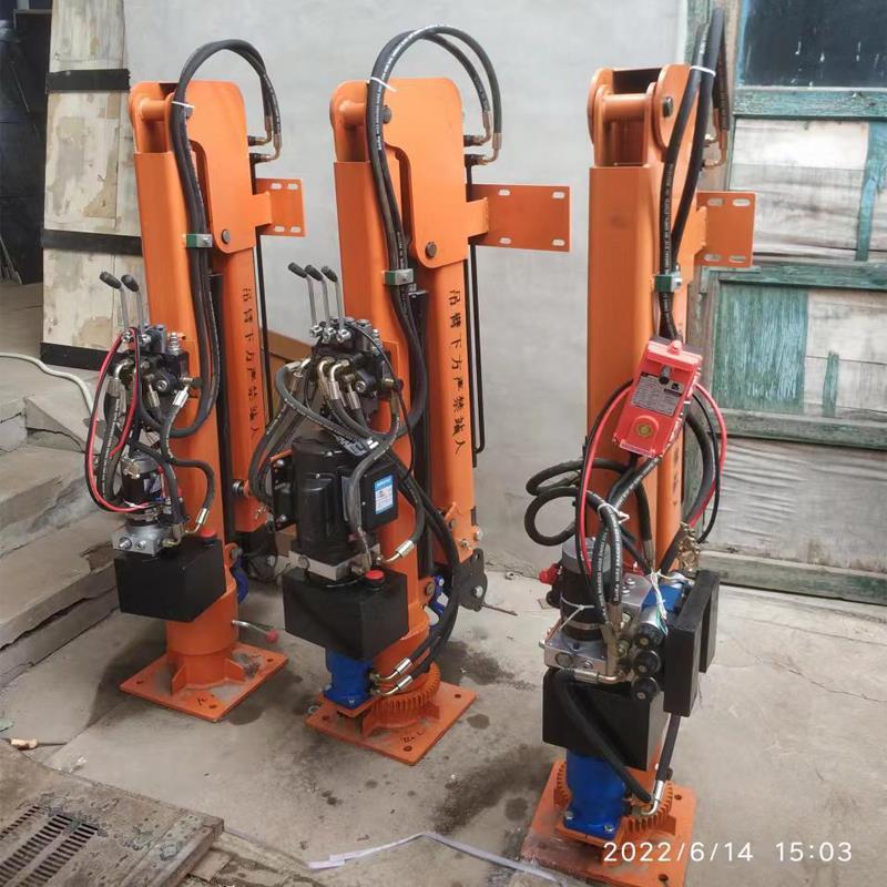 五原县重汽蓝牌随车吊 3.2吨 国六动力强 液压驱动 农用自卸起重机